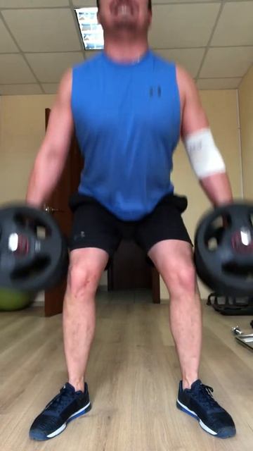 05.04.20 тренировка 56/4 присед с гантелями в опущенных по б смотреть онлайн