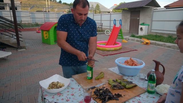 ЗАПЕКАЮ КУРИЦУ с АДЖИКОЙ в ТАНДЫРЕ смотреть онлайн