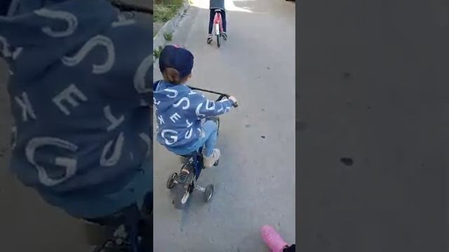 Первый раз Олег сел на велосипед. Май 2024 смотреть онлайн