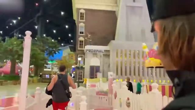 ХАЗЯЕВА УГАРАЛИ В ПАРКЕ АТТРАКЦИОНОВ НО ЧТО ТО ПОШЛО НЕ ТАК! смотреть онлайн