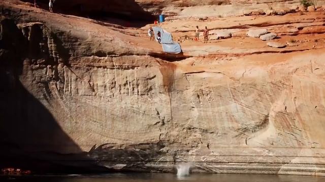 12 Нелегальных водных горок смотреть онлайн