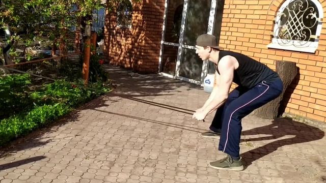 Упражнение с борцовской резинкой.Делайте по 15 раз и ваши руки станут накаченные!!!!!!!