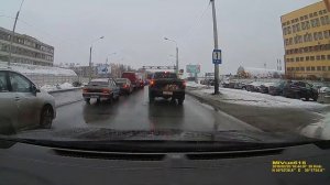 связанная девушка в багажнике