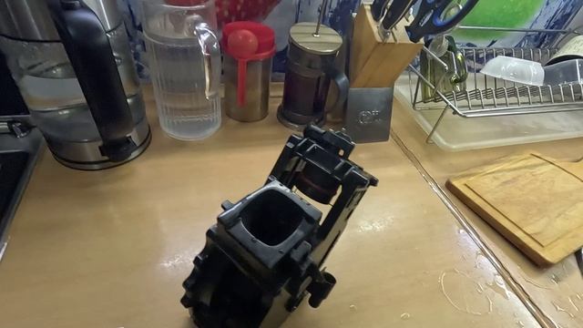 Как почистить заварочный блок кофемашины Saeco Philips. Чистка кофе машины Саеко. Смазка колец и про смотреть онлайн