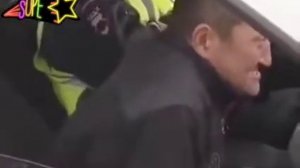 Полетели аж две тапочки слетели