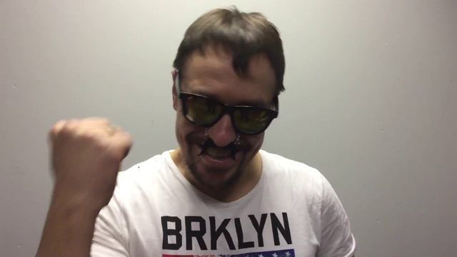 Прикольное видео. Мужик, мужик б*ля! Живые смайлы! смотреть онлайн