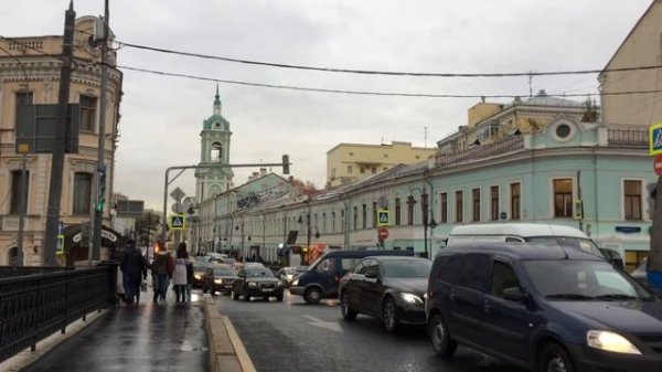 Чугунный мост - пятый на этом месте с 1966 года