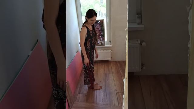Заканчиваем ложить ламинат в доме, выбираю рисунок :) смотреть онлайн