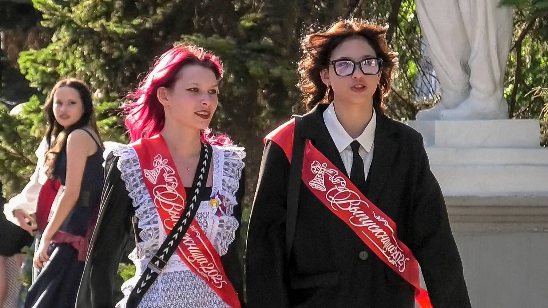 Гуляние в парке смотреть онлайн