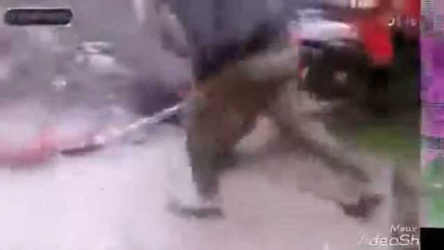 Чехнутый байкер съехал со своего байка прикол . смотреть онлайн