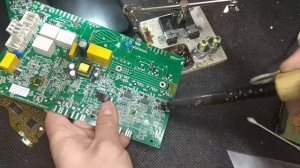 Как выпаять SMD детали без паяльной станции паяльником.