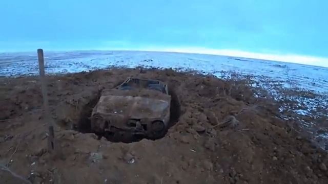 Откопал древний внедорожник! 50 лет в земле! смотреть онлайн