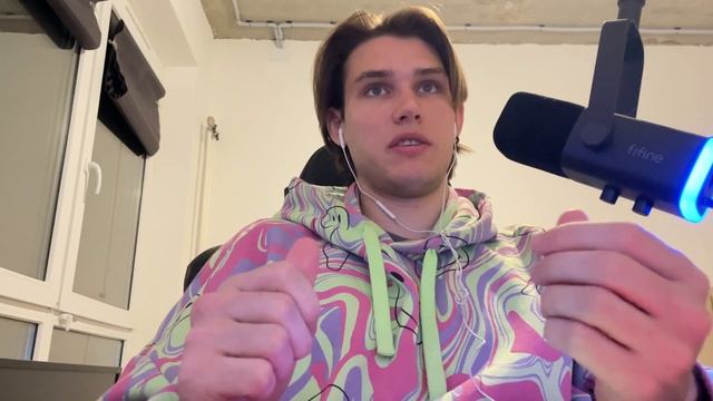 [ВЛОГ] вешаю акустический поролон в новой хате смотреть онлайн