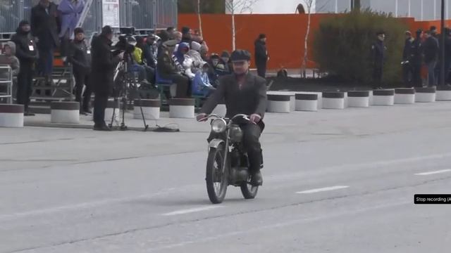 Ленин Гоняет На Мотоцикле! Парад в Екатеринбурге Верх?