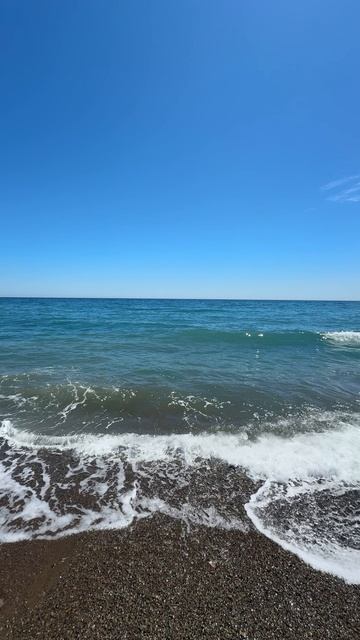 Прекрасная Ялта сегодня. Приморский пляж #ялта #приморскийпляж #ялтасегодня смотреть онлайн