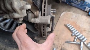 Неправильно меняют тормозные колодки каждый 2й водите