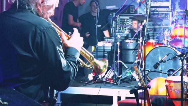 Zal Juglar Trio - Kaliningrad Resumen Canciones