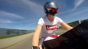 Красивая ДЕВУШКА на МОТОЦИКЛЕ BMW s1000rr.  Трюки на мотоци?