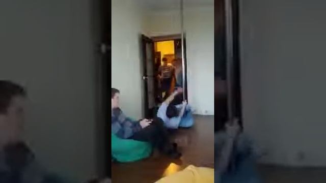 Эпичное падение пилона смотреть онлайн