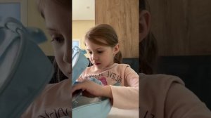 Распаковываем подарок от @aeroflot , детям всегда есть чем заняться в полете🐱