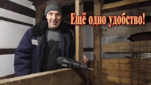 Обустройство курятника // Как сделать удобную дверцу в курятнике