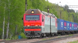 2ЭС6-279 "Синара" с контейнерным грузовым поездом останавливается на перегоне