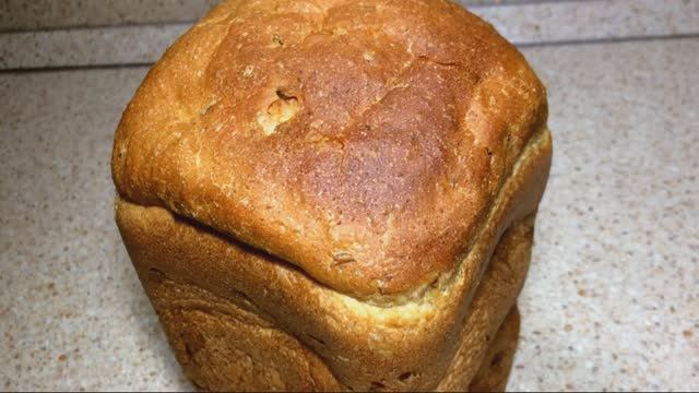 Хлеб в хлебопечке. Луковый хлеб. Хлеб рецепт. Хлеб в домашних условиях. Хлеб пшеничный. Хлеб дома