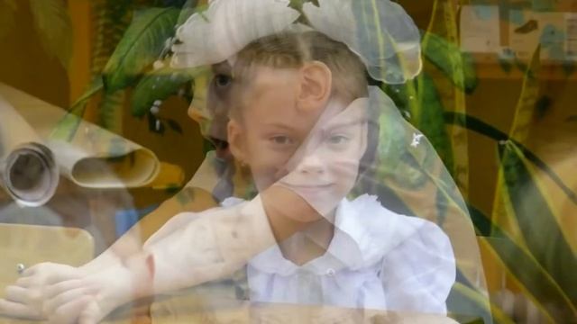 Вася прикольно сидит за партой. Первое сентября 1 класс школа № 67. Wellcome to school? смотреть онлайн