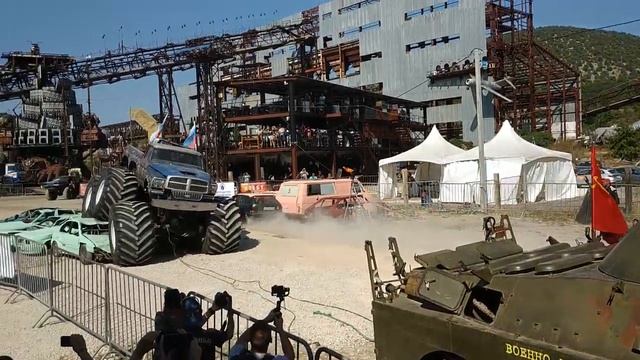 Монстр Траки внедорожники Бигфуты. Рекорд мира. Скоро