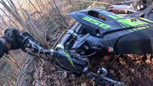 BSE Z5 Neon. Вчера был первый выезд в этом году. Мотосезон э?