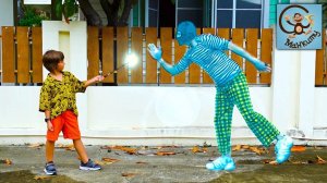 Манкиту ловят Воришку с Волшебной палочкой.