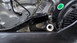 Заливаем свежее масло в двигатель квадроцикла Sharmax Humme