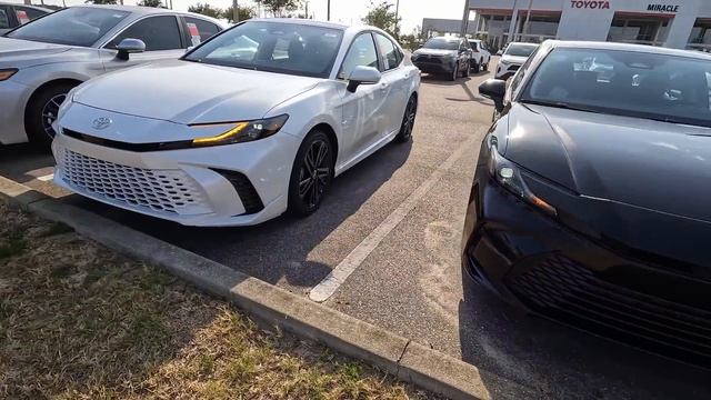 Сколько стоит новая Camry 2025? Обзор Camry LE и XSE смотреть онлайн