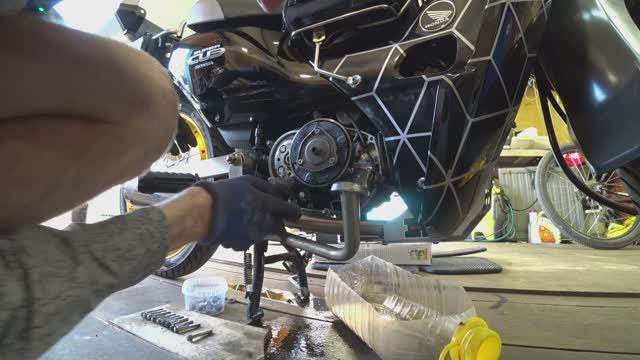 HONDA SUPER CUB AA04 ЗАМЕНА МАСЛА НАСОСА Takegawa 01-16-0064 Billet Super Oil Pump, ЧИСТКА ОБГОННОЙ