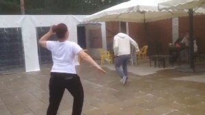 Чеченец парень красиво танцует