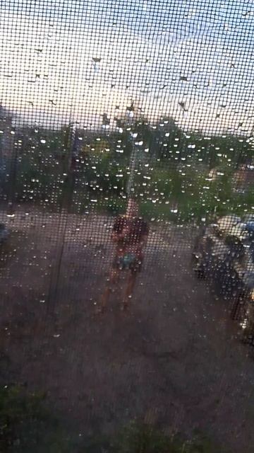 Осторожно! Воду прызгают на тебя!