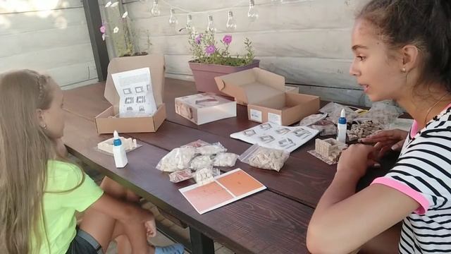 Строим башню и банк с помощью набора для творчества! смотреть онлайн