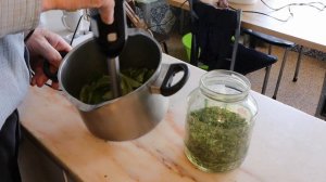 Ферментированный чай из листьев яблони. Fermented tea made from apple leaves.