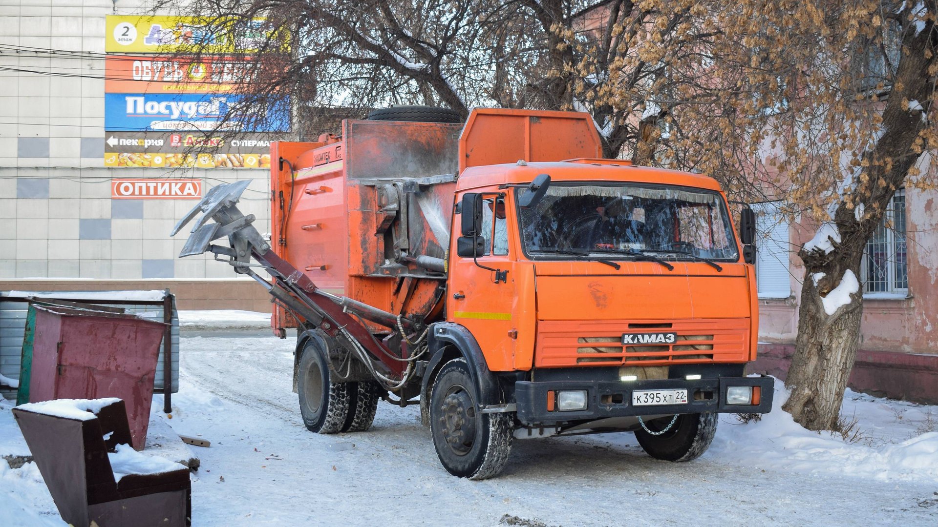 Мусоровоз-коротыш МКМ-44108 (МК-4454-04) на шасси КамАЗ-43255-A3 (К 395 ХТ 22)/ KAMAZ Garbage Truck