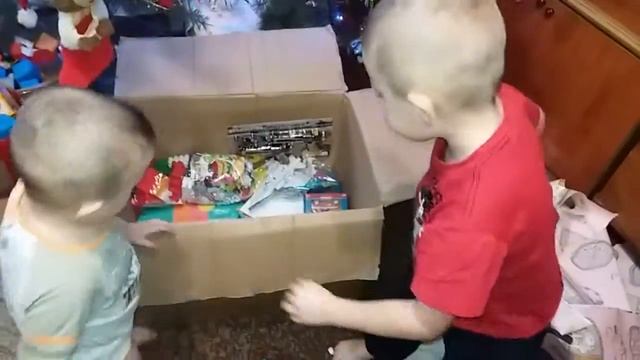 Новый год. Коробка игрушек. Kids toys. لعب الأطفال. Ящик игр смотреть онлайн