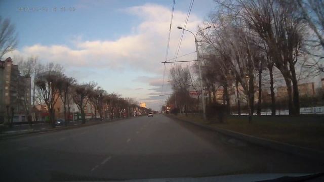 Внедорожник на красный