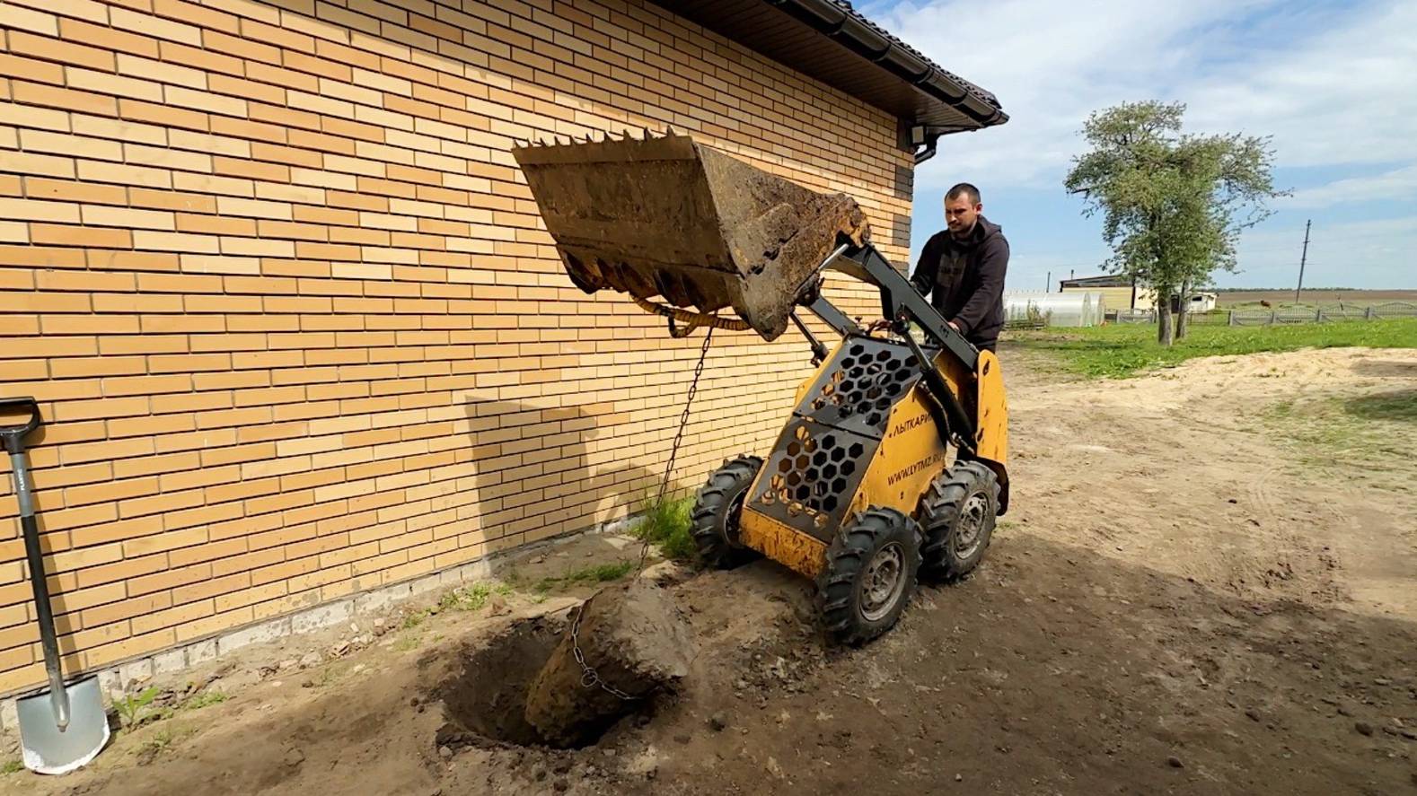 У нас появился помощник! Как он это делает? Давно хотели попробовать это. Наводим порядок на участке смотреть онлайн