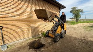 У нас появился помощник! Как он это делает? Давно хотели попробовать это. Наводим порядок на участке