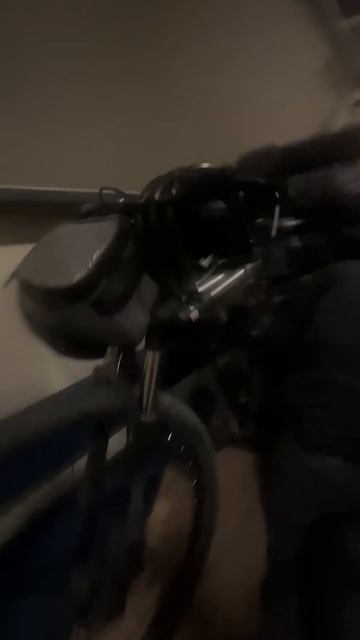 Erevan - Tbilisi. Парень из Северной Кореи сбежал на вело. смотреть онлайн