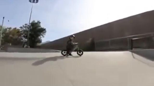 детский беговел в действии