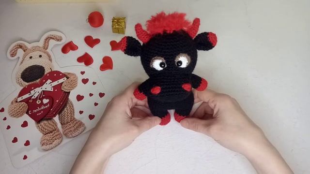 Довязала бычка // Доделала куколку // Шапка - шлем спицами // смотреть онлайн