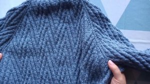 Краткое описание Реглан сверху Мужской свитер спицами