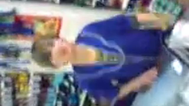Пьяные продавцы.3GP смотреть онлайн