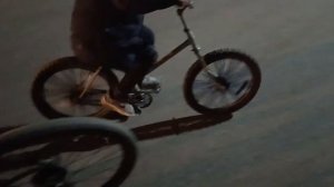 как научиться СТАНТИТЬ на велике (часть 1)