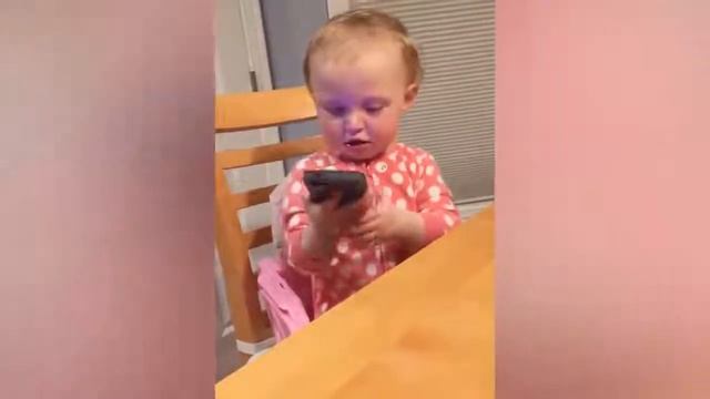 Смешные моменты с малышами Прикольное видео Смех до слез Попробуй не засмеяться смотреть онлайн